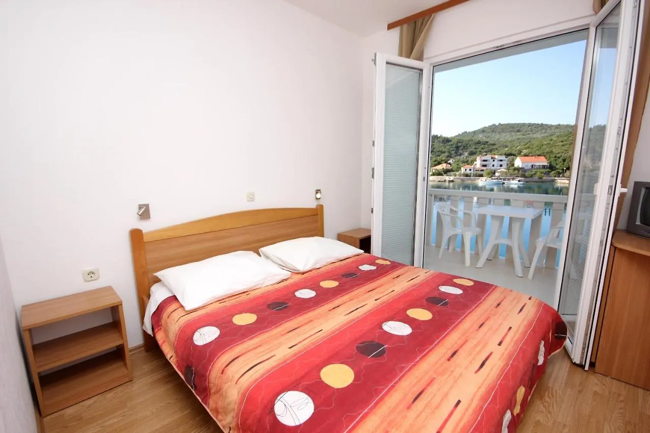 Double Room Zaglav 8144E